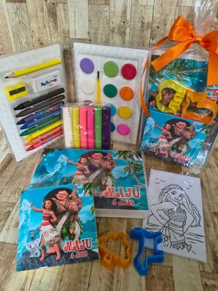 Kit Estojo de Colorir com Massinha Moana
