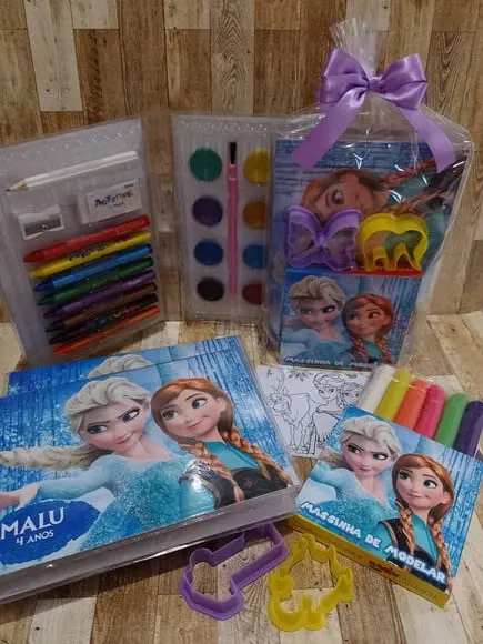 Kit Estojo de Colorir com Massinha Frozen