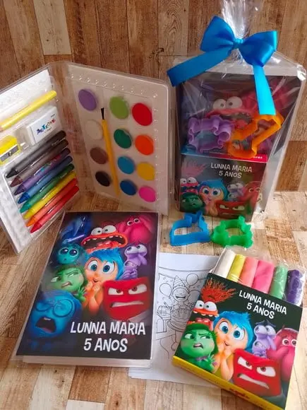 Kit Estojo de Colorir Embalado com Massinha Divertidente