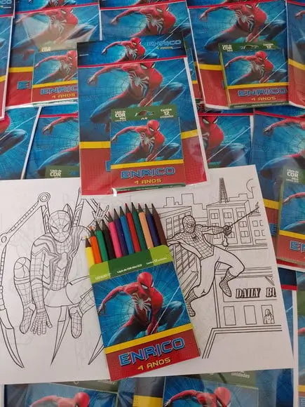 Revista de Colorir com Lápis de Cor Homem Aranha