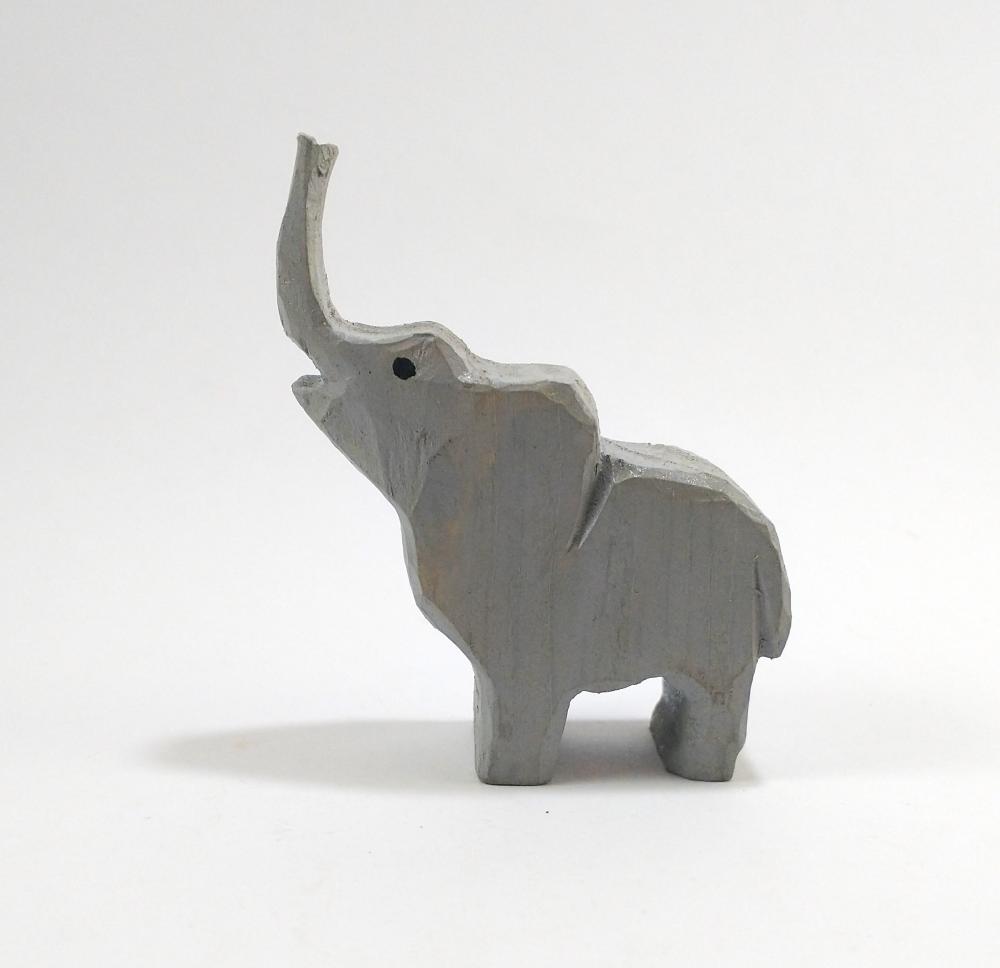 Filhote Elefante de Madeira 1