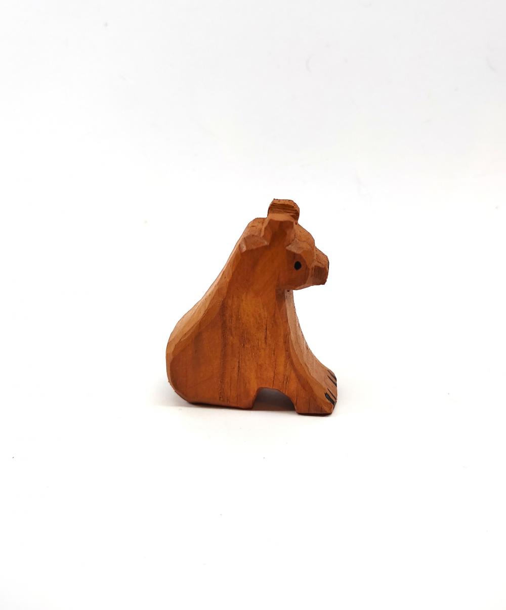 Urso Filhote Sentado