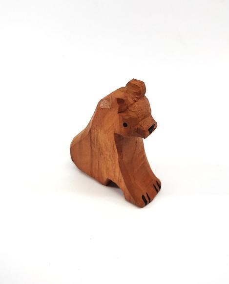 Urso Filhote Sentado