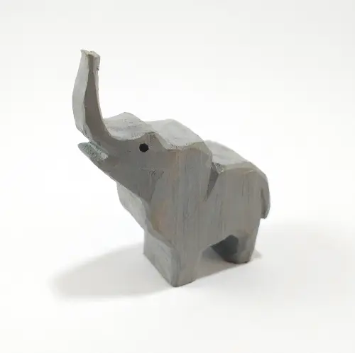 Filhote Elefante de Madeira 1