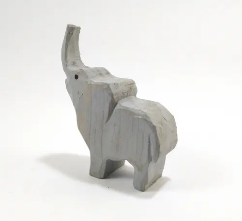 Filhote Elefante de Madeira 1