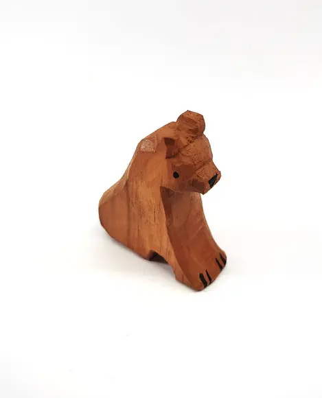 Urso Filhote Sentado
