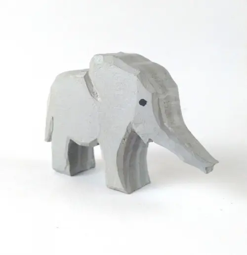 Filhote Elefante de Madeira 3