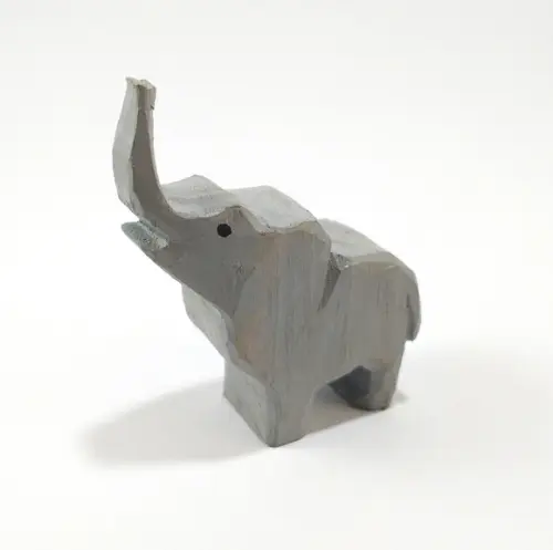 Filhote Elefante de Madeira 1