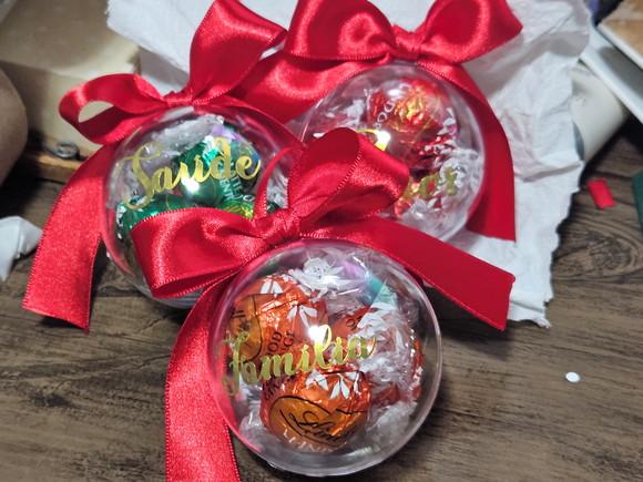 Trio de Bolas de Natal com Bombons