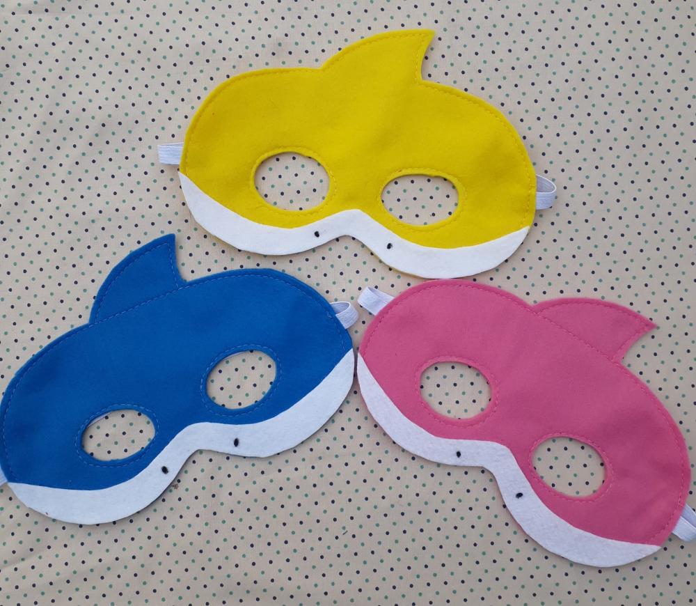 Máscara de tubarão colorido fundo do mar