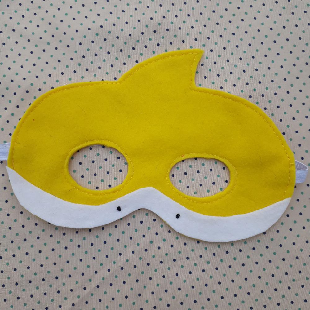 Máscara de tubarão colorido fundo do mar