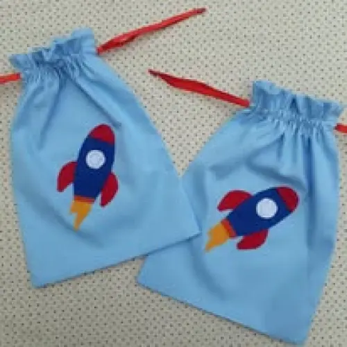 saquinho surpresa de tecido lembrancinha astronauta foguete