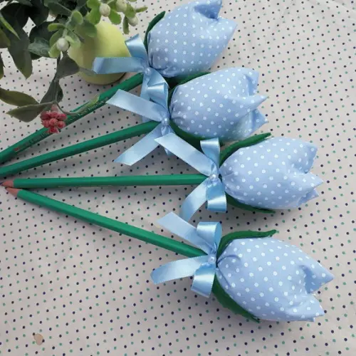 Lembrancinha maternidade batizado Lápis Tulipa de Tecido