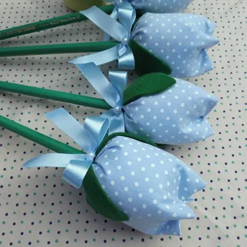 Lembrancinha maternidade batizado Lápis Tulipa de Tecido