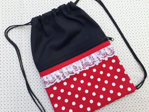 Lembrancinha Mochilinha de Tecido Minnie com Bolso