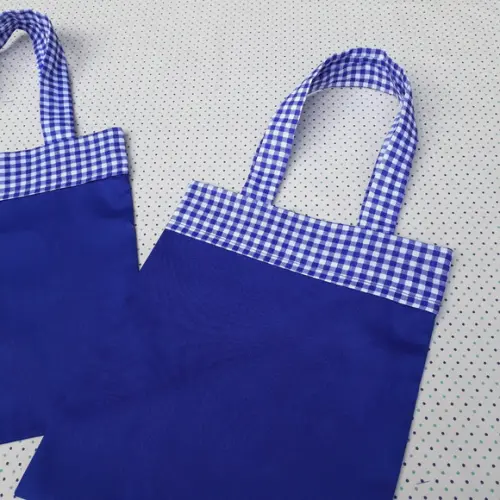 Sacolinha de Tecido Azul com Xadrez Lembrancinha Fazendinha