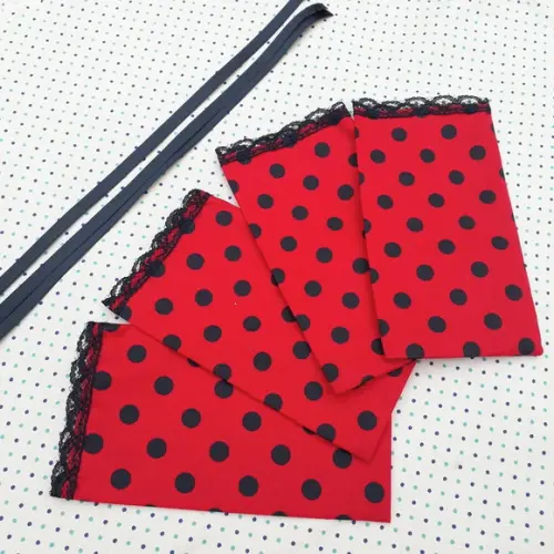 Saquinho de Tecido Joaninha Vermelho com Bola Preta