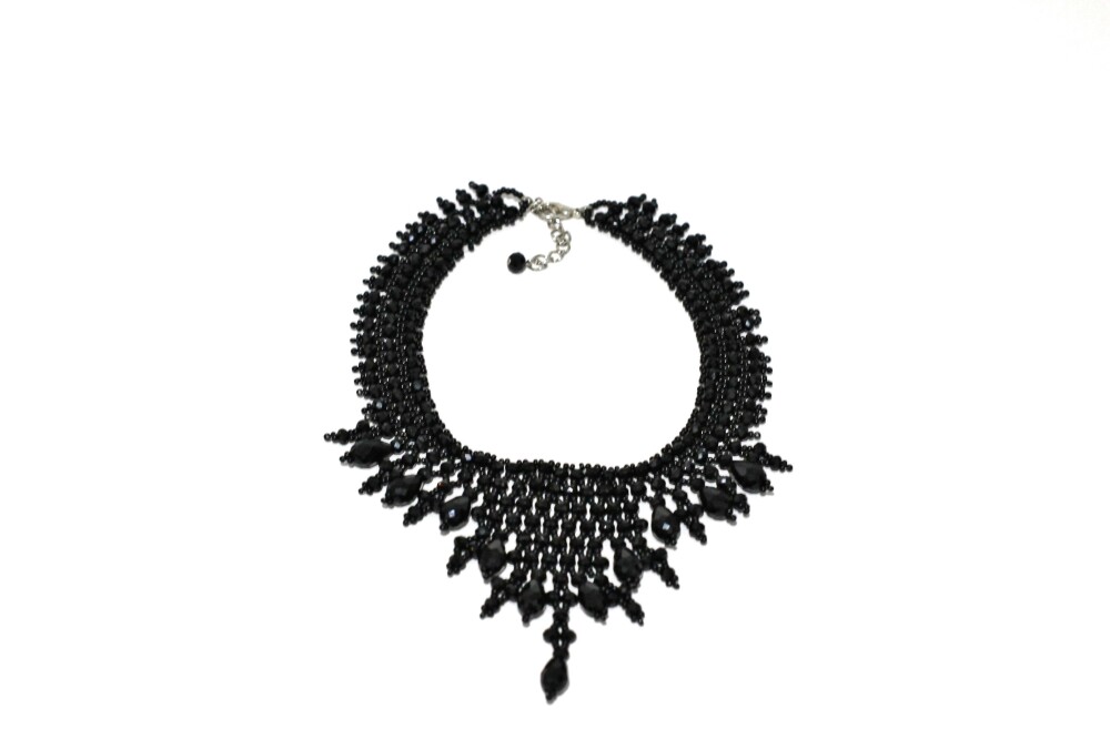 Colar Cristal Preto e Gotas