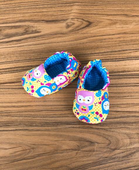 Sapatinho Pantufa Coruja Colorida