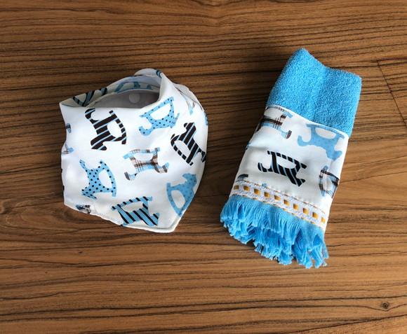Kit Babador Bandana e Toalhinha de Boca Cavalinhos Azul