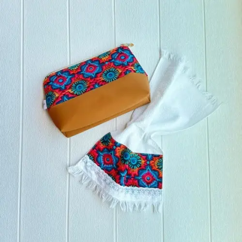 Kit Necessaire e Toalha de Mão Caramelo