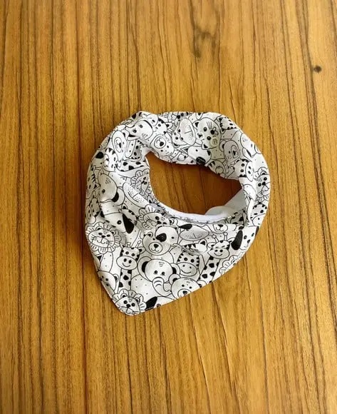 Babador Bandana Bichinhos Preto e Branco