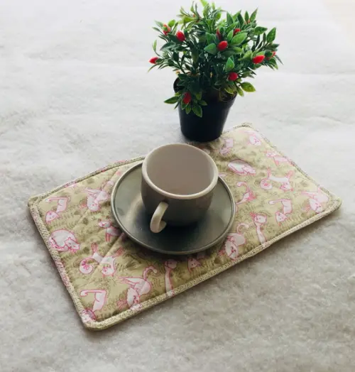 Mug Rug Tapetinho para Canecas Gatinhos Bege