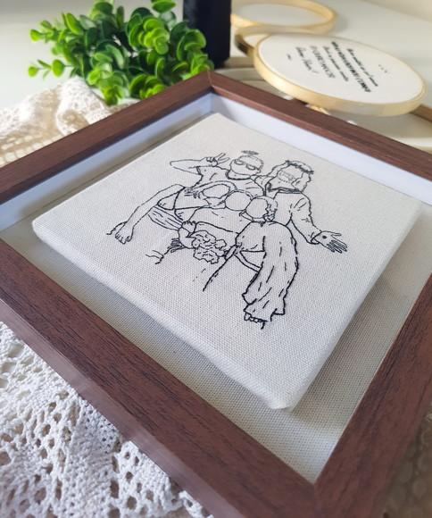 Quadro Bordado à Mão Personalizado com a Sua Foto 5 Pessoas