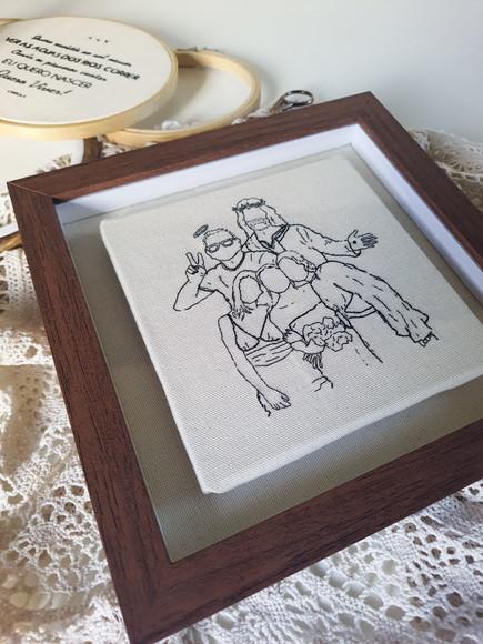 Quadro Bordado à Mão Personalizado com a Sua Foto 5 Pessoas