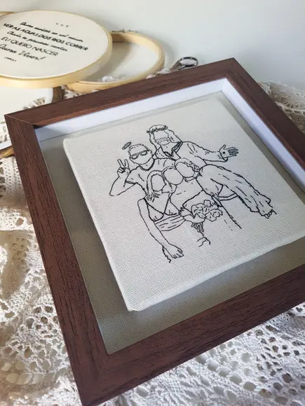 Quadro Bordado à Mão Personalizado com a Sua Foto 5 Pessoas