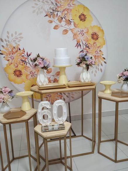 Aluguel de Decoração Floral Amarelo 60 Anos