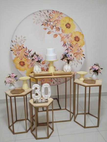 Decoração Floral Amarelo 30 Anos