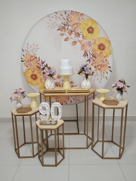 Decoração Floral Amarelo 90 Anos