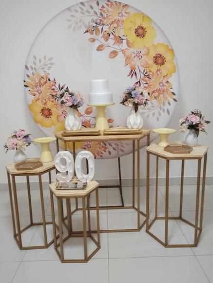 Decoração Floral Amarelo 90 Anos