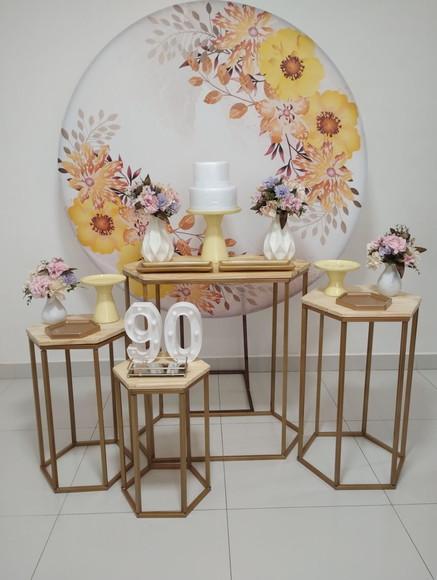 Decoração Floral Amarelo 90 Anos