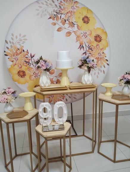 Decoração Floral Amarelo 90 Anos