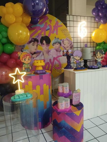 Decoração Saja Boys Guerreiras do K-pop com Balões