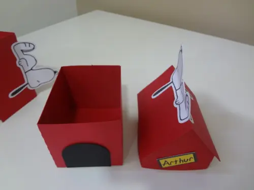 Caixa Casinha do Snoopy - 10 Unidades + 48 Toppers