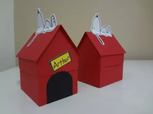 Caixa Casinha do Snoopy - 10 Unidades + 48 Toppers