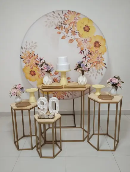 Decoração Floral Amarelo 90 Anos