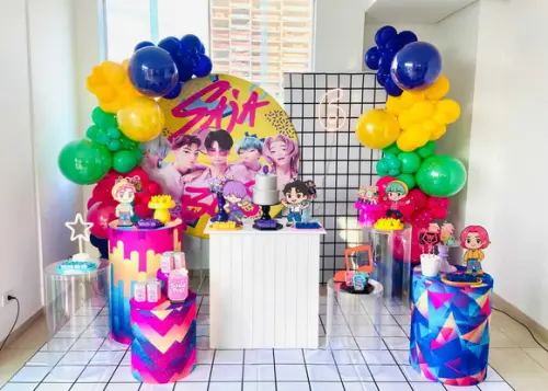 Decoração Saja Boys Guerreiras do K-pop com Balões