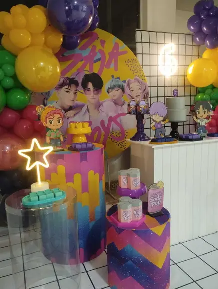 Decoração Saja Boys Guerreiras do K-pop com Balões