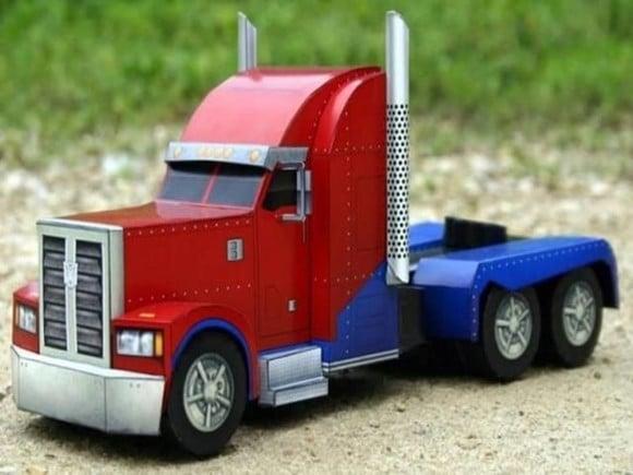 Arquivo pdf Caminhão Optimus Prime Papercraft 3d