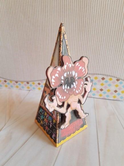 Arquivo de Corte Caixinha Cone Piramide Stranger Things