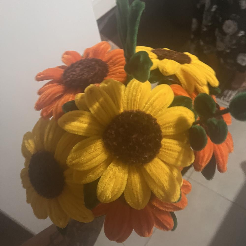 Girassóis em haste de chenille