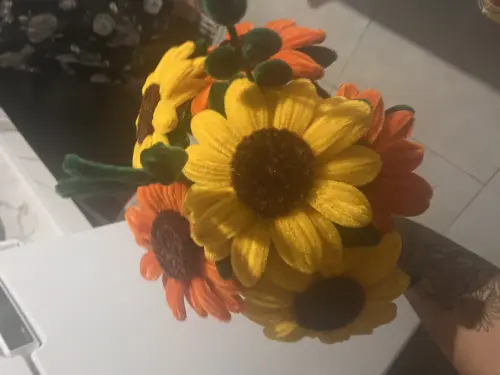 Girassóis em haste de chenille