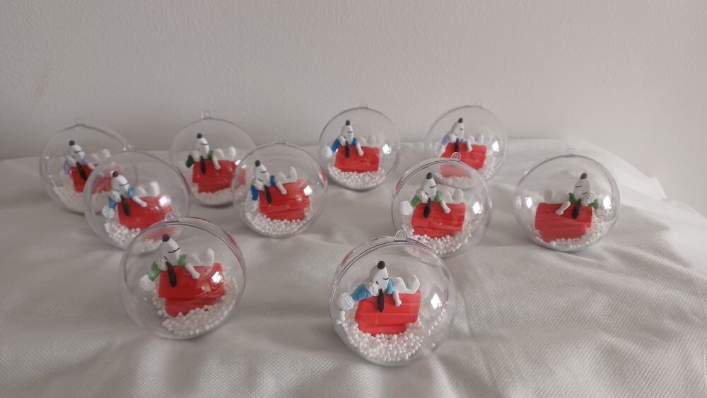 Snoopy de Natal na Casinha na Bola Acrílica