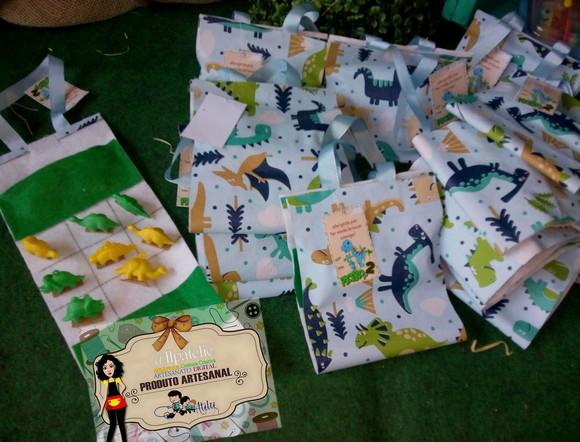 Bolsa Jogo da Velha + Capa Dinossauro Kit com 28 Unidades