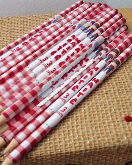 Kit 10 Lápis Personalizado com Adesivo Chapeuzinho Vermelho