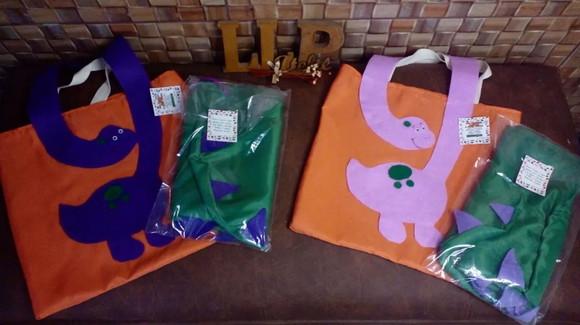 Kit Capa + Bolsa Dinossauro